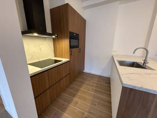 In de Veurnestraat te De Panne vinden we deze ruime en lichtrijke studio (54 m²) te koop. De studio werd volledig gerenoveerd in 2025, is...