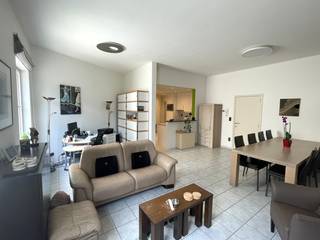 Het appartement is uitstekend gelegen in een rustige en groene buurt van Heverlee, met een vlotte verbinding naar het centrum van Leuven, de E40...