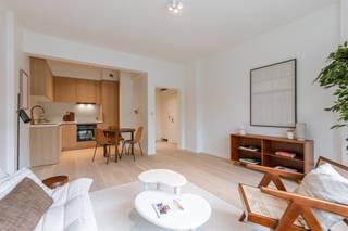 <p>Ben je op zoek naar een instapklaar appartement op een uitstekende ligging in Gent? Dan is dit volledig gerenoveerde appartement aan de Hubert Frère-Orbanlaan 513 zeker een bezoek waard. Het appartement combineert modern comfort met een praktische indeling en een vlotte bereikbaarheid.</p>
<p>De lichtrijke woonkamer vormt samen met de volledig uitgeruste keuken het hart van het appartement en biedt een aangename leefruimte om te ontspannen of gasten te ontvangen. Aansluitend bevindt zich het gezellige terras waar je in alle rust kan genieten van een zonnig moment.</p>
<p>Verder beschikt het appartement over twee volwaardige slaapkamers, 2 moderne badkamers voorzien van douche en wastafel, een apart toilet en een praktische indeling die optimaal gebruik maakt van de beschikbare ruimte. Dankzij de volledige renovatie geniet je van een hedendaagse afwerking en optimaal wooncomfort.</p>
<p>De ligging is een absolute troef: vlak bij het centrum van Gent, openbaar vervoer, winkels, horeca en belangrijke invalswegen. Ideaal voor wie comfortabel wil wonen met alle voorzieningen binnen handbereik.</p>
<p>Interesse? Neem snel contact op met THOMAS 0474 26 27 58 of info@vicusvastgoed.be</p>