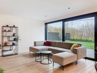 Energiezuinige villa (bj. 2022) op 584 m² in een doodlopende straat, bestaande uit een inkomhal met ingemaakte vestiaire, lichtrijke leefruimte...