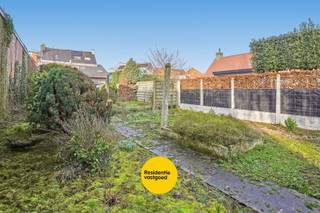 Renovatiewoning met 5 slaapkamers en zonnige tuin in het centrum van Woumen (Diksmuide)Bent u op zoek naar een ruime woning met tal van mogelijkheden...