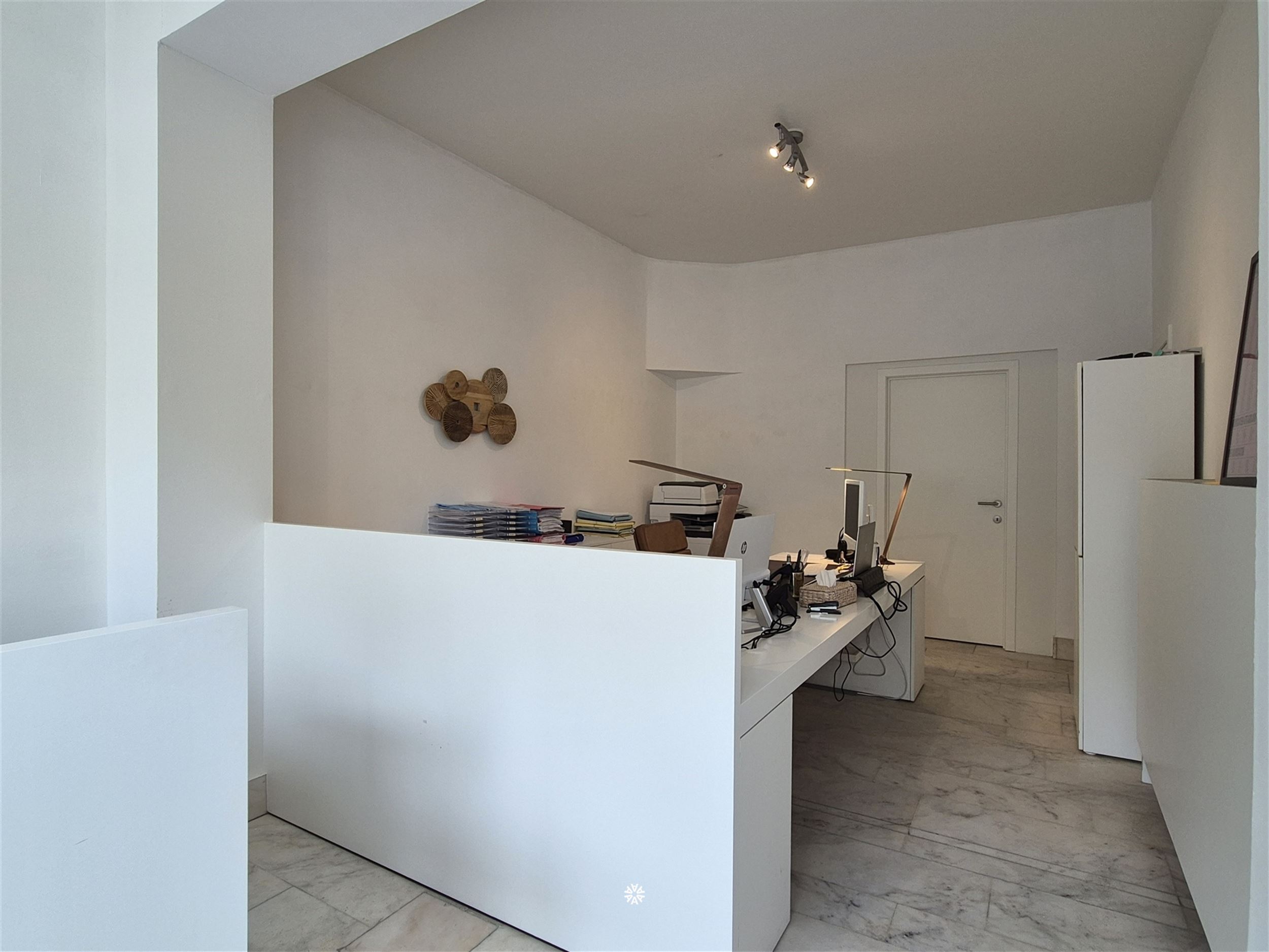 Goed gelegen kantoor/praktijkruimte te huur in Sint-Niklaas - foto 5