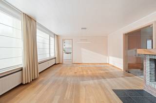 Te koop in Meise: Centraal gelegen appartement met 3 slaapkamers, nabij scholen, openbaar vervoer en park.Het appartement biedt een praktische...