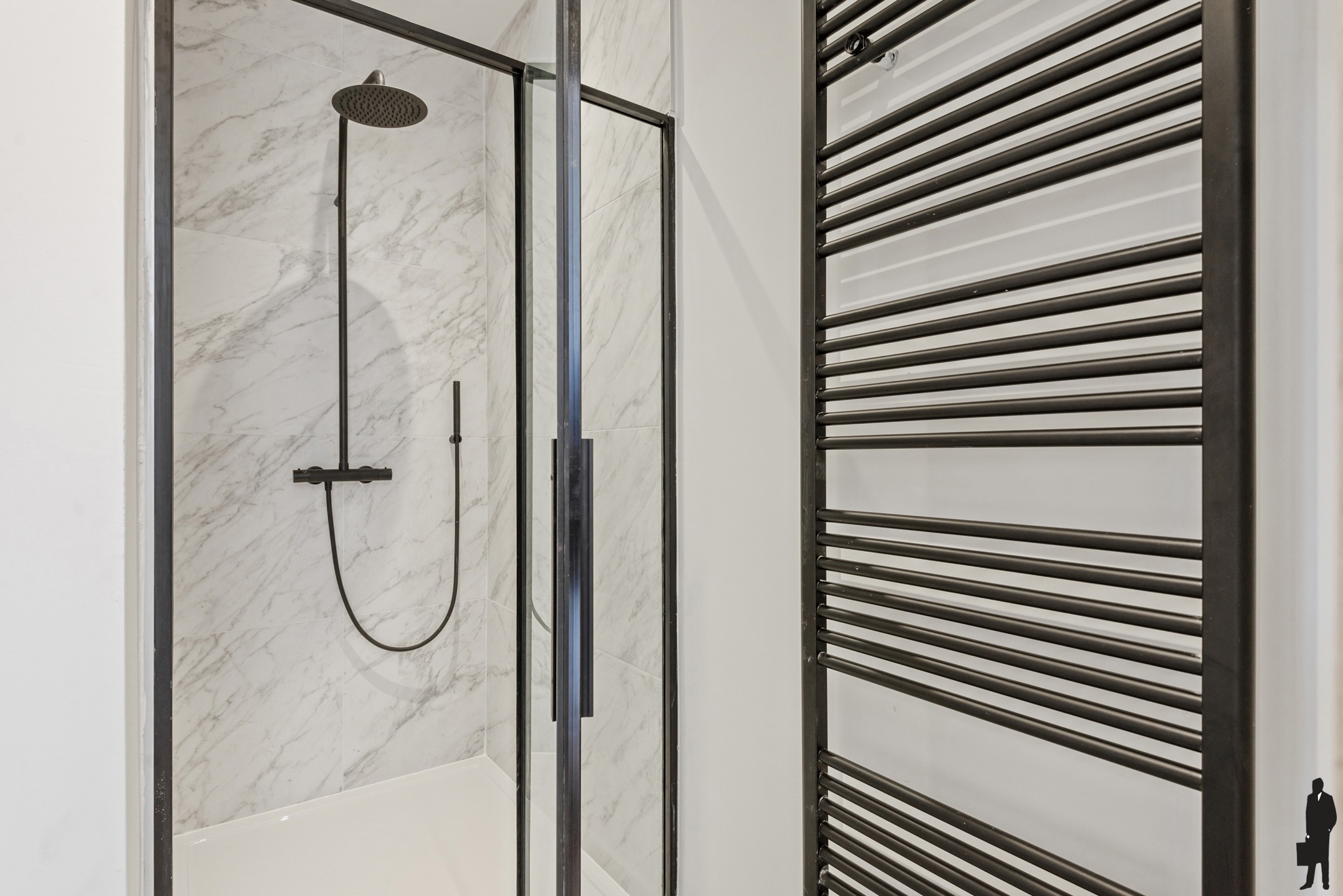 Volledig gerenoveerde opbrengsteigendom - foto 5