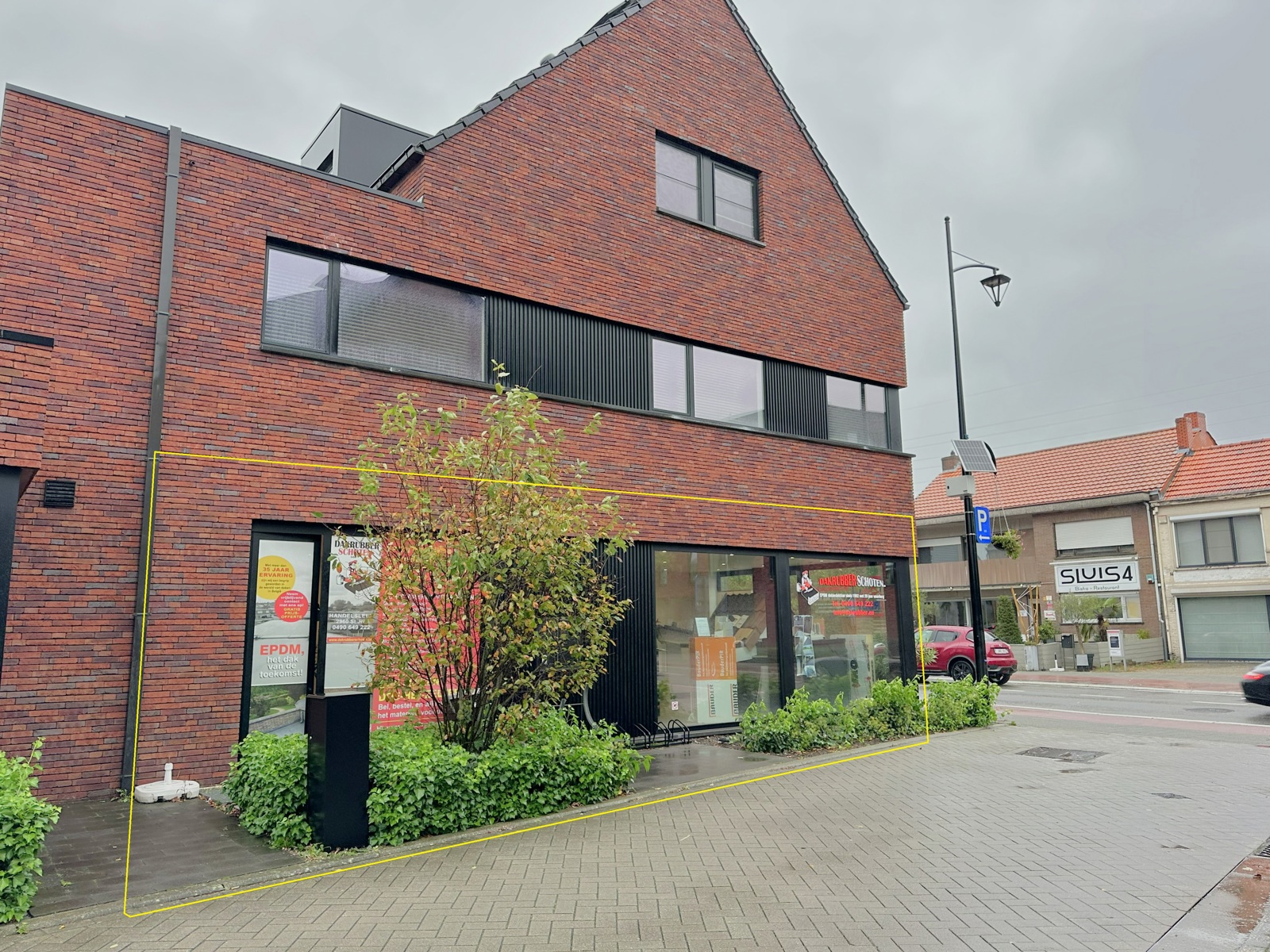 Handelsgelijkvloers 88m² in het centrum - foto 4
