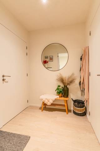 Recent duplexappartement in het centrum van Kasterlee.Centrale ligging vlak bij de bosse, de vele terrasjes en de markt. Ook scholen en winkels...