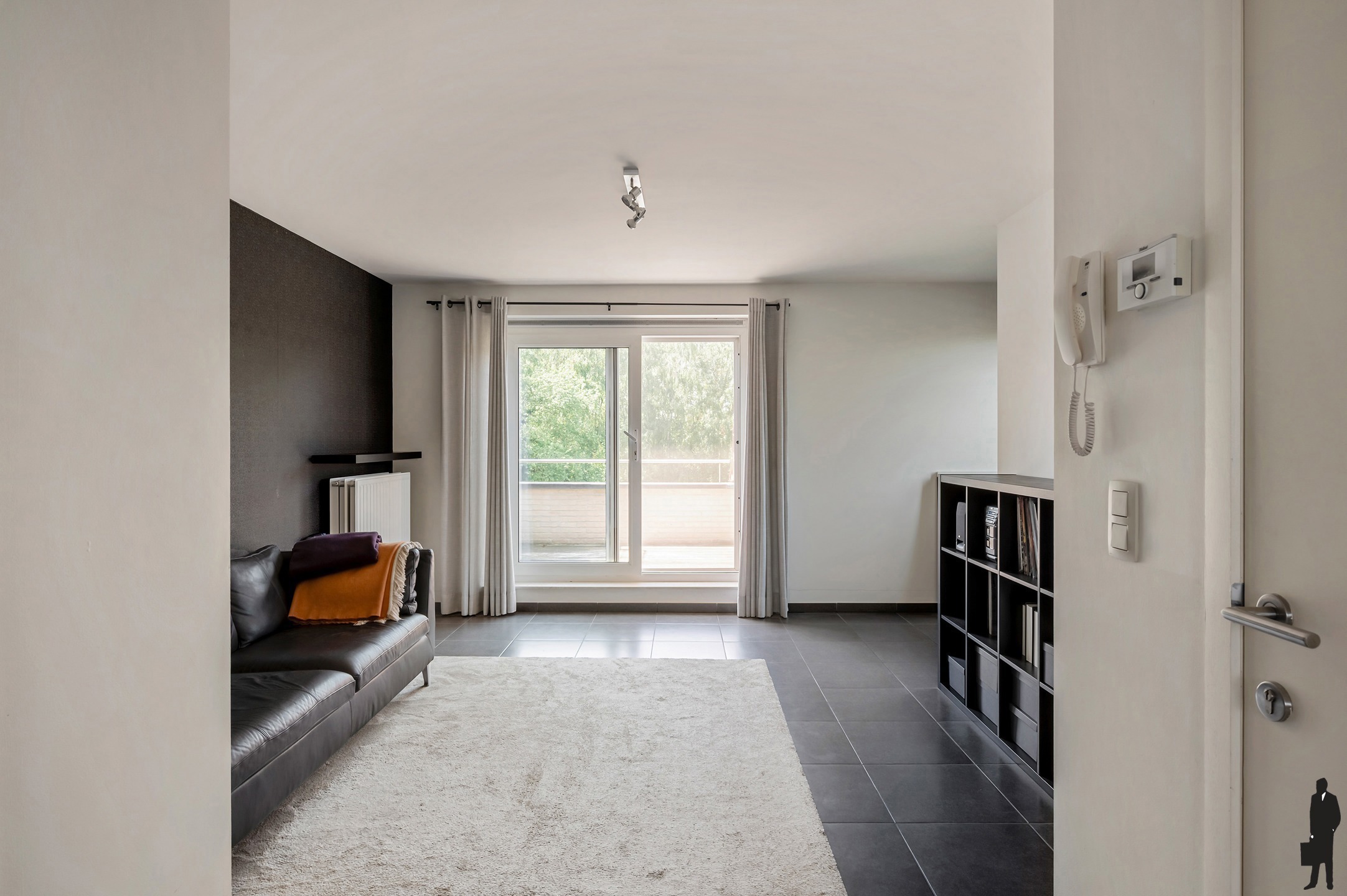 Instapklaar duplex appartement met 2 slaapkamers, ruim terras en carport in het centrum van Essen. - foto 4