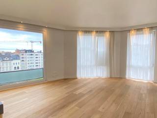 Studio met weids uitzicht in het centrum van Antwerpen!<br /><br />GA NAAR WWW.DEBOERENPARTNERS.BE OM RECHTSTREEKS UW ONLINE AFSPRAAK IN TE PLANNEN<br /><br />Deze gezellige studio (ca. 35m²) is gelegen op de Belgiëlei in hartje Antwerpen.<br /><br />De studio is voorzien van:<br />- Leefhoek<br />- Slaaphoek<br />- Keuken <br />- Aparte badkamer met toilet, wastafel en douche<br /><br />Bijzonderheden:<br />- <strong>AK €125 euro/maand</strong> voor verbruik en onderhoud gemeenschappelijke delen en water<br />- Beschikbaar vanaf 01/06<br /><br /><br />GA NAAR WWW.DEBOERENPARTNERS.BE OM RECHTSTREEKS UW ONLINE AFSPRAAK IN TE PLANNEN