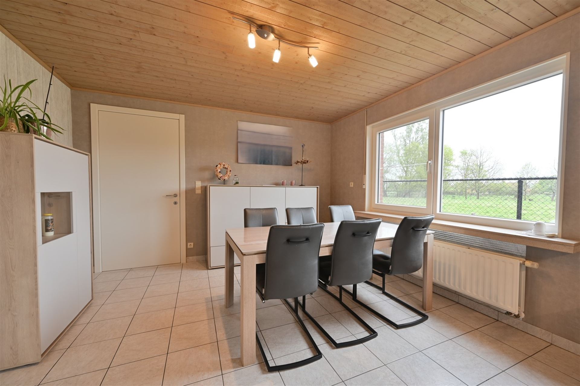 Zeer rustig gelegen laagbouwwoning, 3 slaapkamers, instapklaar op een perceel van 790m² - foto 5