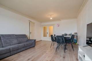 Ben je op zoek naar een instapklaar appartement met terras? Lees dan zeker verder!Dit instapklare appartement is gelegen in het rustige Koningin...