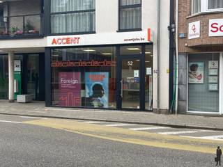 Ruime handels/kantoorruimte te huur in het centrum van Hoogstraten.Het eigendom omvat:-lichte ingerichte polyvalente...