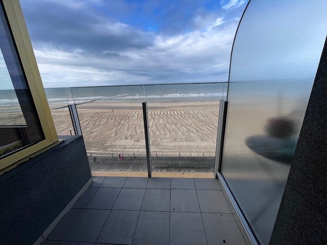 Ruim appartement met frontaal zeezicht. - foto 3