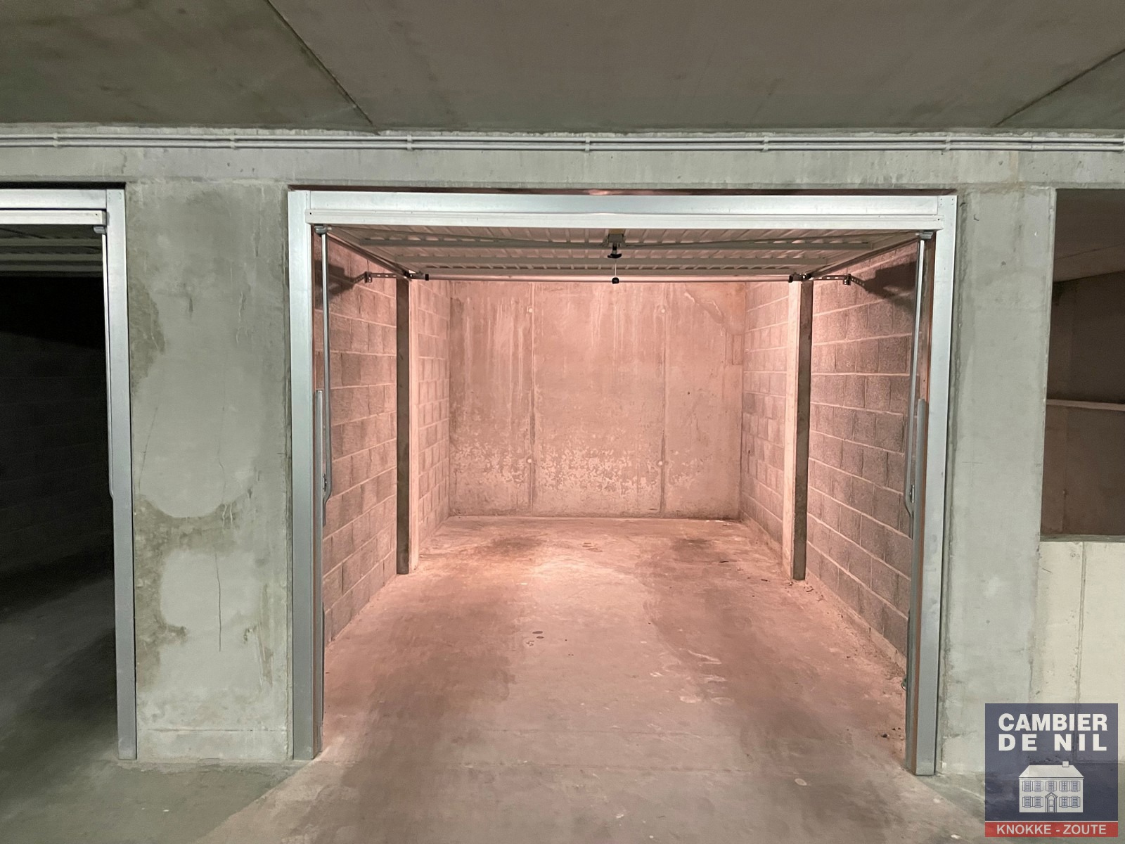 Makkelijk inrijdbare garagebox op +1 op de Elizabetlaan te Knokke-Heist  - foto 2