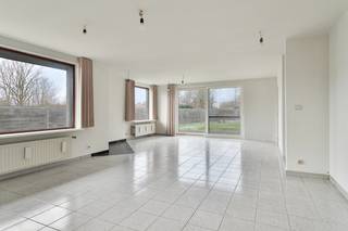 Deze ruime woning (278m² BVO) is  gelegen in Lendelede op een perceel van 625 m². Deze woning biedt alles wat een gezin nodig heeft. Op...