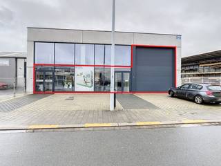 Te huur kantoorruimte van 70m² met achterliggende loods 255m² op strategische ligging te OudenaardeDeze kantoorruimte geniet een ZEER GUNSTIGE...