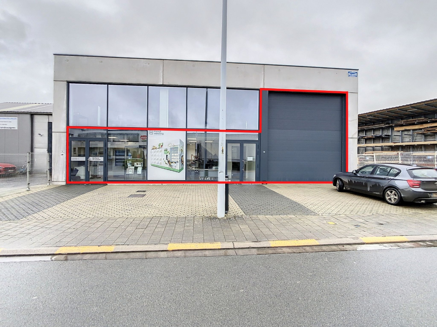 Te huur kantoorruimte van 70m² met achterliggende loods 225m² op strategische ligging te Oudenaarde - foto 1