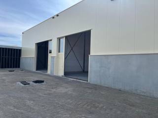 KMO - unit van 253 m² gelegen in de Middelmolenlaan 50.De unit ligt in een modern bedrijvenpark in Deurne, vlak bij de Bisschoppenhoflaan en het...