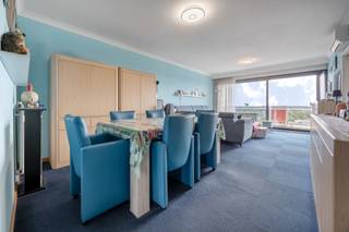 Dit mooi en verzorgd appartement op de 12 de verdieping heeft een prachtig uitzicht en een terras over de breedte van het appartement.<br /><br />Het appartement heeft een inkom met ingemaakte kast en veiligheidsdeur, een ruime living (34m²) en uitgeruste keuken, een aparte wc, een berging een badkamer en 2 slaapkamers.<br /><br />De keuken is uitgerust met een dubbele spoelbak, een combi-oven, een ceramische kookplaat, een dampkap en kasten boven en onder. <br /><br />De badkamer met stenen vloer heeft een mooie inloopdouche, een lavabo met meubel en er is een aansluiting voorzien voor een wasmachine en droogkast.<br /><br />De 2 slaapkamers (13m² -16m²) zijn ruim en hebben een mooi zicht op Antwerpen.<br /><br />In de vraagprijs is een kelder INBEGREPEN !<br /><br />Mogelijkheid om een ondergrondse staanplaats aan te kopen aan €15.000<br /><br />De elektriciteit is conform en het appartement heeft een zeer gunstig EPC ( LABEL B , 138kWh/m² jaar)<br /><br />stedenbouwkundig uittreksel is in aanvraag.<br /><br />Voor meer info of een bezoek ter plaatse kan u vrijblijvend contact opnemen met Philip op het nr.: 0476/999.029 of philip@reds.be