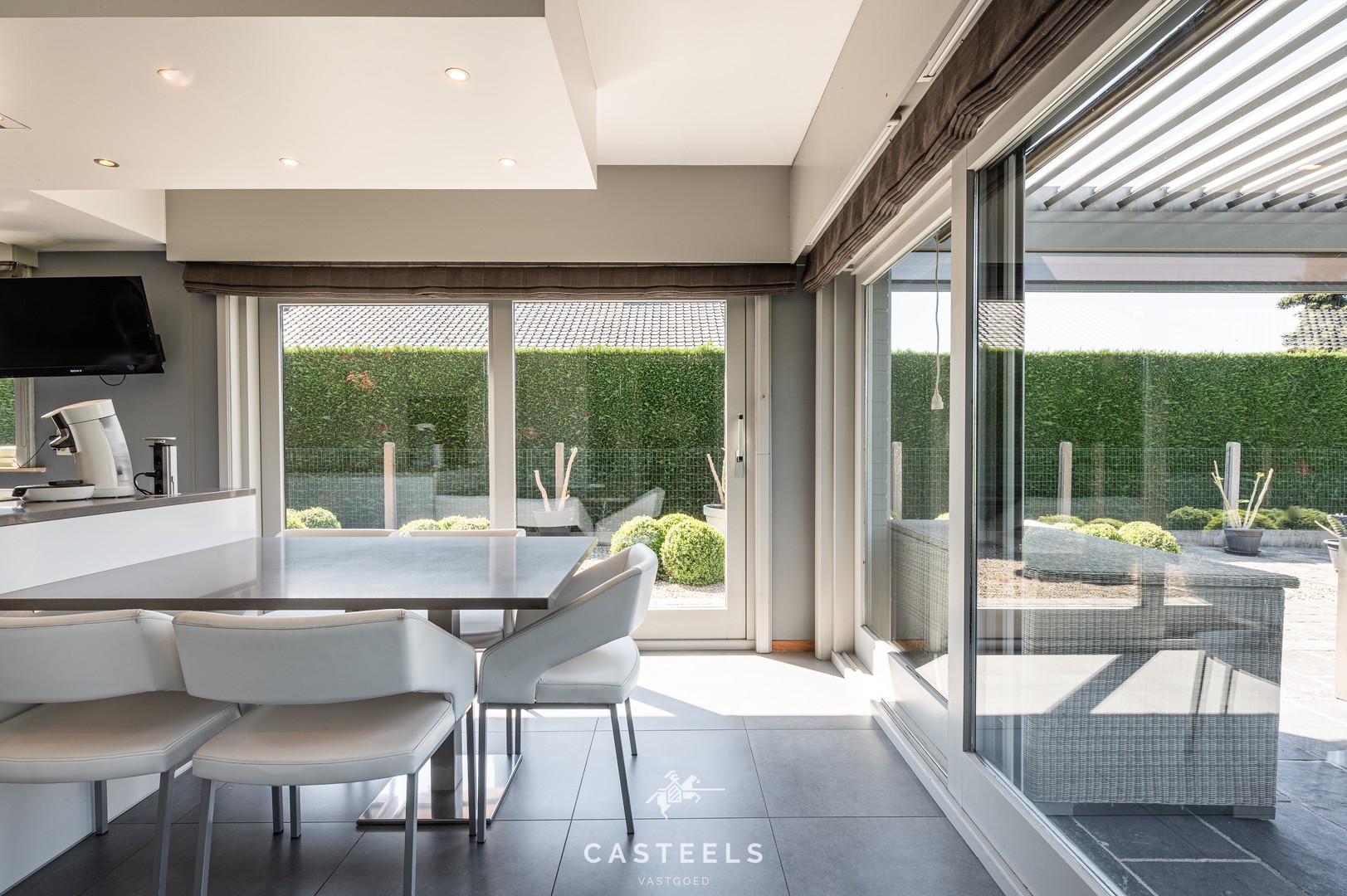 Instapklare bungalow met potentieel op prachtig perceel te koop - foto 4
