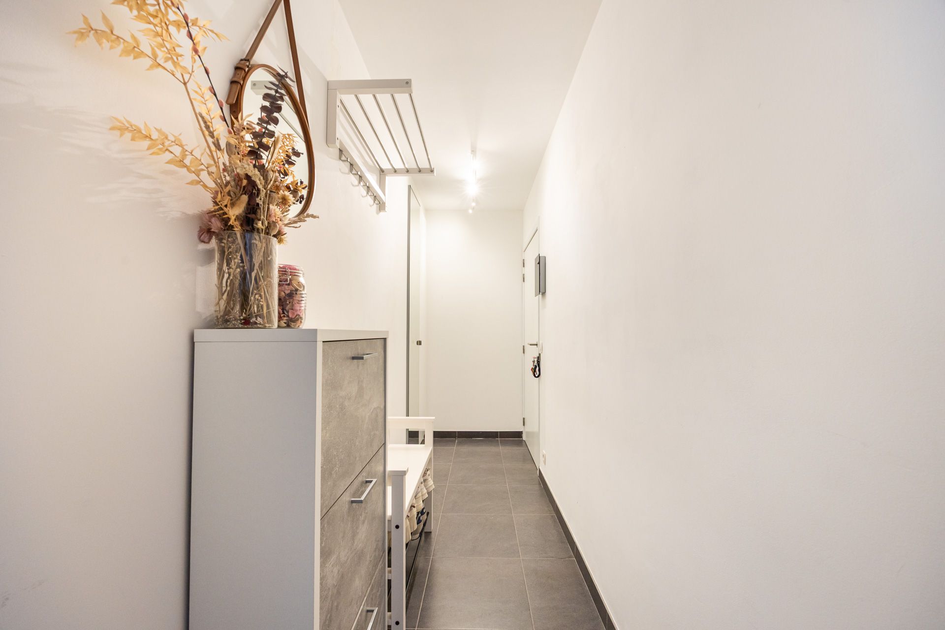 Modern appartement met zonnig terras en autostaanplaats! - foto 2