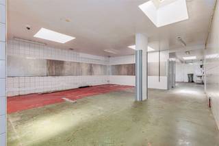 Ruim op te frissen polyvalent gelijkvloers van ca 180 m² met grote tuin van ca 70 m² op toplocatie te Merksem!    Ideaal gelegen vlakbij winkels,...