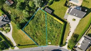 <span><strong>Ben je op zoek naar een idyllische nieuwbouwwoning te midden van een landelijke en weelderige omgeving?<br /><br />LIGGING</strong>:<br />De bouwgronden bevinden zich in een uiterst rustige omgeving tussen Overheet, huisnummer 4 en 6.<br />Deze percelen zijn ideaal georiënteerd, waardoor je optimaal kan genieten van de namiddag- en avondzon. <br /><br /><strong>BESCHRIJVING:</strong><br />Bouwvoorschriften<span> LOT 1: </span>€ 299.000<br />- Grondoppervlakte: 1040 m2<br />- Bouwdiepte: max 15 meter gelijkvloers<br />- Zijdelingse vrije strook: min. 3 meter<br />- Nokhoogte: max. 11 meter<br />- Kroonlijsthoogte: max. 6,5 meter<br />- Open bebouwing<br /><br />Bouwvoorschriften<span> LOT 2: </span>€ 245.000<br />- Grondoppervlakte:  667 m2<br />- Bouwdiepte: max 15 meter gelijkvloers<br />- Zijdelingse vrije strook: min. 3 meter<br />- Nokhoogte: max. 11 meter<br />- Kroonlijsthoogte:  max. 6,5 meter<br />- Open bebouwing<br /><br />Stedenbouwkundige inlichtingen in aanvraag.<br /><br /><strong>Voor meer info en/of bezoek bel Stéphanie Eeckhout 0472 13 28 79</strong><br /></span>