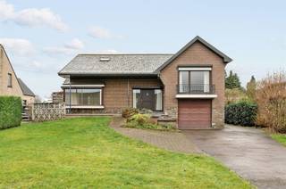 Op te frissen vrijstaande woning met 3 slaapkamers gelegen op een ruim perceel van 11a70ca te Paal. Belangrijkste troeven:- Centrale ligging dichtbij...