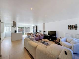 This spacious, ready-to-move-in and bright home is located in René Sabbestraat 25 in Waregem. Thanks to its central yet quiet location, you can enjoy the best of both worlds here: easy access to the center, shops, schools and public transport combined with a pleasant living environment.<br /><br />LAYOUT:<br />- Ground floor: Entrance hall with separate toilet, Practical storage/laundry room, Bright living space with a modern open kitchen with cooking island, Sunny, maintenance-friendly garden with terrace<br />- First floor: Bedroom 1, Bedroom 2, Bathroom with bath, sink and toilet<br />- Second floor: Spacious third bedroom under the roof (with skylights and air conditioning) <br /><br />ADVANTAGES:<br />+ Ready to move in and modern finish<br />+ 3 full bedrooms<br />+ Quiet, central location near all amenities<br />+ Optional closed garage to rent at € 50/month