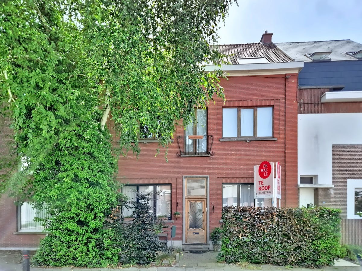 Characterful house with up to 6 bedrooms for sale - photo 1