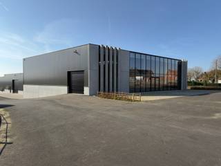 Deze commerciële showroom van 419,5 m² maakt deel uit van het hoogwaardige bedrijvenpark MG PARK ARSELA in Tielt. Dankzij de uitstekende...