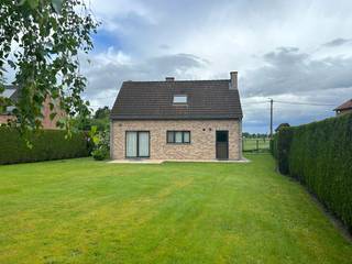 Degelijke, instapklare open bebouwing op 8 are. Bouwjaar 1999. Landelijke ligging in Schimpen, E313 vlot bereikbaar. Voor meer info bel Sofie V. : 0474 43 31 86