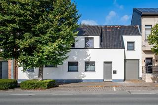 Ruime, centraal gelegen woning met tal van mogelijkheden – ideaal als kangoeroewoningOntdek deze veelzijdige en ruime woning op een perceel van...