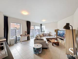 Ontdek dit recent en uiterst energiezuinig gelijkvloers appartement, rustig gelegen op korte afstand van het centrum van Eeklo.De indeling is als...