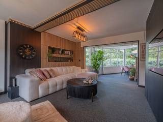 <p><strong>VRIJSTAANDE SPLIT-LEVEL WONING MET 4 SLAAPKAMERS OP EEN PERCEEL VAN 4A82CA OP EEN RUSTIGE LOCATIE TE DILSEN-STOKKEM (LANKLAAR)<br /><br /></strong></p>
<span><strong>TROEVEN<br /></strong>- <span>Gelegen op een rustige locatie nabij de Zuid-Willemsvaart te Lanklaar. <br />- Dichtbij Maasmechelen Village en het Nationaal Park Hoge Kempen. (fietsroutes,wandelpaden,...)<br />- De woning werd grondig gemoderniseerd en voorzien van alle comfort! </span><br />- Elektriciteit is conform!<br />- De woning is uitgerust met het nodige leidingwerk voor radiatoren en het warmtepompsysteem. <br />- Goede EPC-waarde: C-klasse!<br />- Voorzien van alle moderne technieken: laadpaal, 18 zonnepanelen, rolluiken, airco,... <br />- Verschillende terrassen en ruime veranda aan de achterzijde van de woning. <br />- Veel parkeermogelijkheden aan de voorzijde van de woning. <br /><strong><br />KELDERVERDIEPING -1<br /></strong>- Inpandige garage op straatniveau <span>(4,00m x 6,70m = 26,80m²): momenteel ingericht als ontspanningsruimte, automatische sectionaalpoort, elektrische verwarming, maatkast met lavabo, plafondpanelen, raampartijen, dompelpomp put garage, tegelvloer.<br /></span>-Bergruimte onder de trap <span>(1,15m x 0,89m = 1,02m²). </span><br />-Wasruimte (3,77m x 5,21m =19,64m²): muren geïsoleerd, ventilatie, elektrische boiler, aansluiting wasmachine/droogkast, raampartij, tegelvloer. <br />-Bergruimte (3,10m x 4,00m =12,40m²): grondwaterpomp. <br /><strong><br />GELIJKVLOERS 00<br /></strong>- Inkomhal (2,00m x 1,60m = 3,20m²): vestiairekast, steentapijt. <br />- Woonkamer <span>((3,85m x 6,28m) + (1,25m x 4,62m) + (4,20m x 2,50m) =41,76m²): pelletkachel, inbouwkasten, airco, veel natuurlijk lichtinval dankzij de raampartijen, trap naar verdieping 1, trapje naar de keuken en hal, steentapijt. </span></span><br /><span>- Keuken (3,96m x 3,40m = 13,46m²): geïnstalleerd met onder-bovenkasten, spoelbak, combi-oven, stoomoven, wijnkoeler, vaatwasser, koelkast, afzuiging, airco, steentapijt. <br /></span><span>- Hal <span> (0,96m x 9,33m = 8,96m²): luik naar de zolder, steentapijt.</span></span><br /><span>- Badkamer </span><span>(2,79m x 2,10m = 5,86m²): ingericht badkamermeubel met dubbele lavabo, lades, kolomkast, spiegelkasten; inloopdouche, toilet, elektrische verwarming, afzuigventilatie, tegelvloer. <br />- Slaapkamer 1 (2,83m x 2,39m = 6,76m²): inbouwkasten, elektrische verwarming, steentapijt. <br />- Slaapkamer 2 ((2,55m x 2,83m= 7,22m²): inbouwkasten, elektrische verwarming, steentapijt. <br />- Slaapkamer 3 of 2 (3,10m x 3,33m = 10,32m²): inbouwkasten, airco, elektrische verwarming, steentapijt. </span><br /><br /><span><strong>VERDIEPING</strong> <strong>+01 </strong></span><span><br />- Slaapkamer 4 (4,00m x 4,92m = 19,68m²): bereikbaar via houten trap in de woonkamer, airco, dakvenster, inbouwkasten, steentapijt. <br /></span>- Zolder <span>(3,63m x 3,62m = 13,14m²): polyvalente ruimte. </span><br /><br /><span><strong>EXTERIEUR<br /></strong></span>- Veel parkeerplaatsen aan de voorzijde van de woning. <br /><span>- Aangelegde voortuin.<br />- Volledig omheinde tuin.<br />- Terras links 1<span>: zonneluifel, beklinkerd. <br /></span>- Overdekt terras 2 aan de achterzijde met zicht op de achtertuin <span>(2,80m x 9m = 25,20m²).<br />- Terras rechts 3: beklinkerd zonneterras. <br /><br /></span></span><strong>DIVERSE VERNIEUWINGEN | </strong>keuken, slaapkamers, woonkamer, badkamer,.... <br />
<p>Bekijkt u deze advertentie via een aanverwante vastgoedsite, surf dan zeker naar onze website <strong>www.N78vastgoed.be</strong> voor een uitgebreide beschrijving en foto's. <strong>Meer info: +32 (0)89 86 18 88 of info@N78vastgoed.be.</strong></p>
