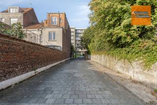 <p><span> </span></p><p><span>Complex van 29 gesloten garages, allemaal verhuurd.</span></p><p><span> </span></p><p><span>In een rustige, residentiële wijk van Anderlecht, vlakbij de Mettewie- en Machtenslaan, stellen wij u een groep van 29 garages (boxen) voor die zeer goed onderhouden zijn en allemaal verhuurd!</span></p><p><span> </span></p><p><span>Rustige ligging binnen een woonblok.</span></p><p><span>Zeer lage huurderswisseling en geen leegstand.</span></p><p><span> </span></p><p><span>Opbrengst op aanvraag.</span></p><p><span> </span></p><p><span>Toegang vanaf de straat  via een elektrische poort met afstandsbediening. </span></p><p><span>Geen mede-eigendomskosten!</span></p><p><span>We bekijken de mogelijkeheid om (appartements) gebouw te kunnen bouwen aan de straatkant.</span></p><p><span> </span></p><p><span>Omgevingsvergunning in orde tot in juli 2036, hernieuwbaar.</span></p><p><span>Elektrische installatie conform.</span></p><p><span>Geen bodemvervuiling.</span></p><p><span> </span></p><p><span>Een zorgeloze investering waarmee je je portefeuille kunt diversifiëren. Een mooie opportuniteit voor investeerders!</span></p><p><span>We verkopen ook een ander complex van 58 garages in de buurt!</span></p><p><span> </span></p><p><span>Bel voor meer informatie en een bezichtiging 078 48 47 00 of kijk op info@ap-p.be.</span></p><p><span> </span></p>