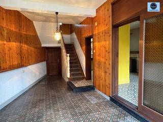 <p><span>TE RENOVEREN GESLOTEN  BEBOUWING</span></p><p><span>Vraagprijs : 249.000 euro</span></p><p><span> </span></p><p><span>Deze woning is gelegen nabij het station van Schendelbeke.</span></p><p><span>Op het gelijkvloers treft u de inkomhal, living met houtkachel en keuken.</span></p><p><span>Verder is er een veranda/ deels overdekt terras, serre en tuin aanwezig.</span></p><p><span>Op de 1ste verdieping zijn er 2 kamers en een badkamer.</span></p><p><span>Verder treft u op de 2de verdieping nog 2 zolders waar er extra kamers kunnen gemaakt worden.</span></p><p><span>Er is eveneens een kelder aanwezig.</span></p><p><span> </span></p><p><span> </span></p><p><span>Stedenbouwkundig uittreksel/inlichtingen in aanvraag!</span></p><p><span>Voor info of bezoek bel 0489/546999 of stuur een email naar dylan@svena.be.</span></p><p><span> </span></p><p><span>Deze gegevens zijn louter informatief en wij kunnen niet aansprakelijk gesteld worden voor eventuele onjuistheden.</span></p><p><span>De bewoonbare oppervlakte is slechts indicatief.</span></p>