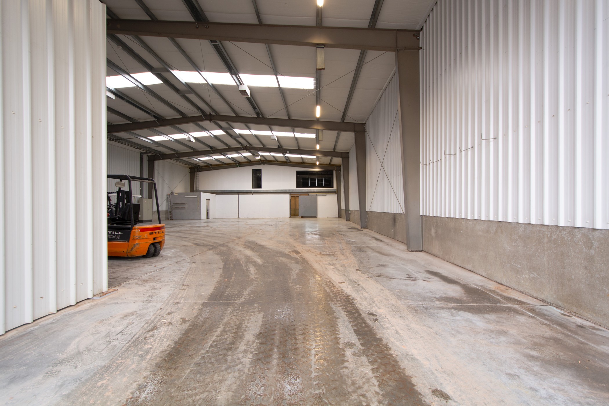 Bedrijfsgebouw met magazijn van 420m² en kantoren van 130m² te Geraardsbergen - photo 4