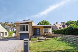 INSTAPKLARE , ZEER GOED ONDERHOUDEN SPLIT-LEVEL GEZINSWONING MET 3 SLAAPKAMERS, RUIM TERRAS EN ONDERHOUDSVRIENDELIJKE TUIN OP 8A27CA IN...