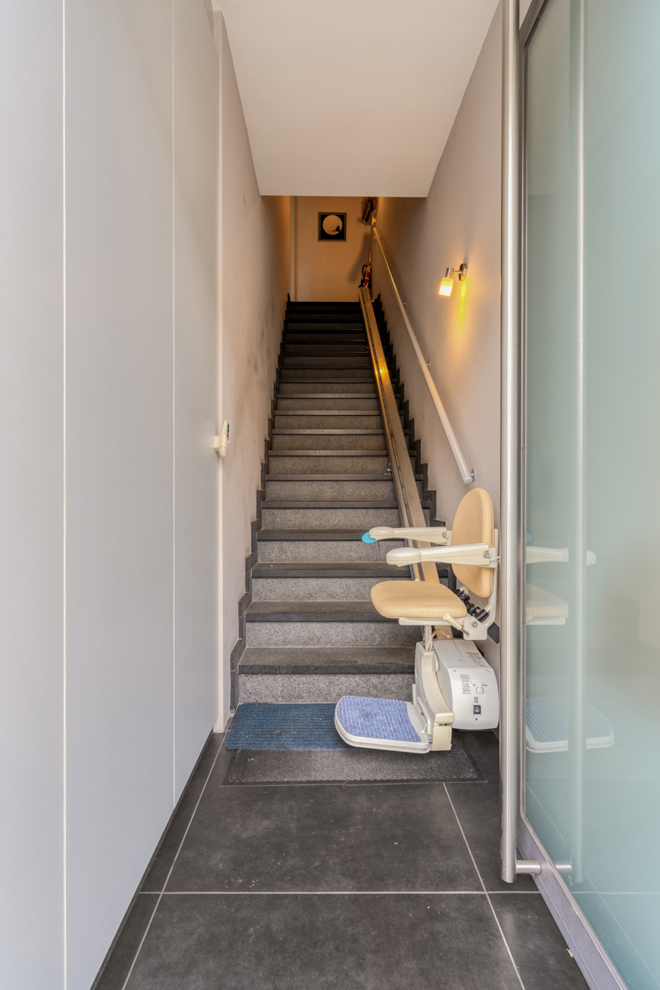 Ruim (155m²) duplex-appartement met 3 slaapkamers, terras en carport - foto 5