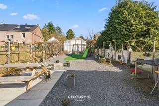 In Sint-Joris-Weert, een deelgemeente van Oud-Heverlee, bieden wij u een multifunctionele woning. Het pand zelf is gelegen op een perceel van...
