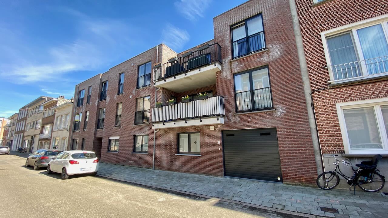 Garage for sale in Deurne - photo 1