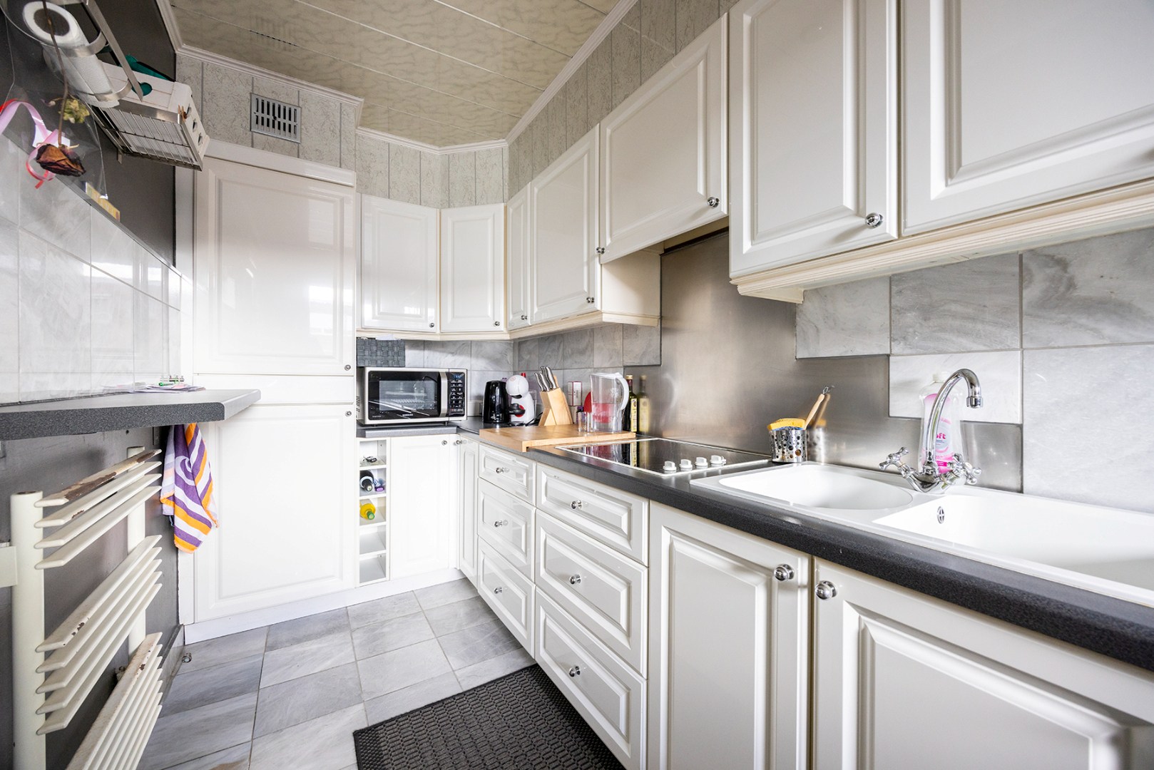 Instapklaar 2-slaapkamer appartement met terras en extra ruime kelder! - foto 4