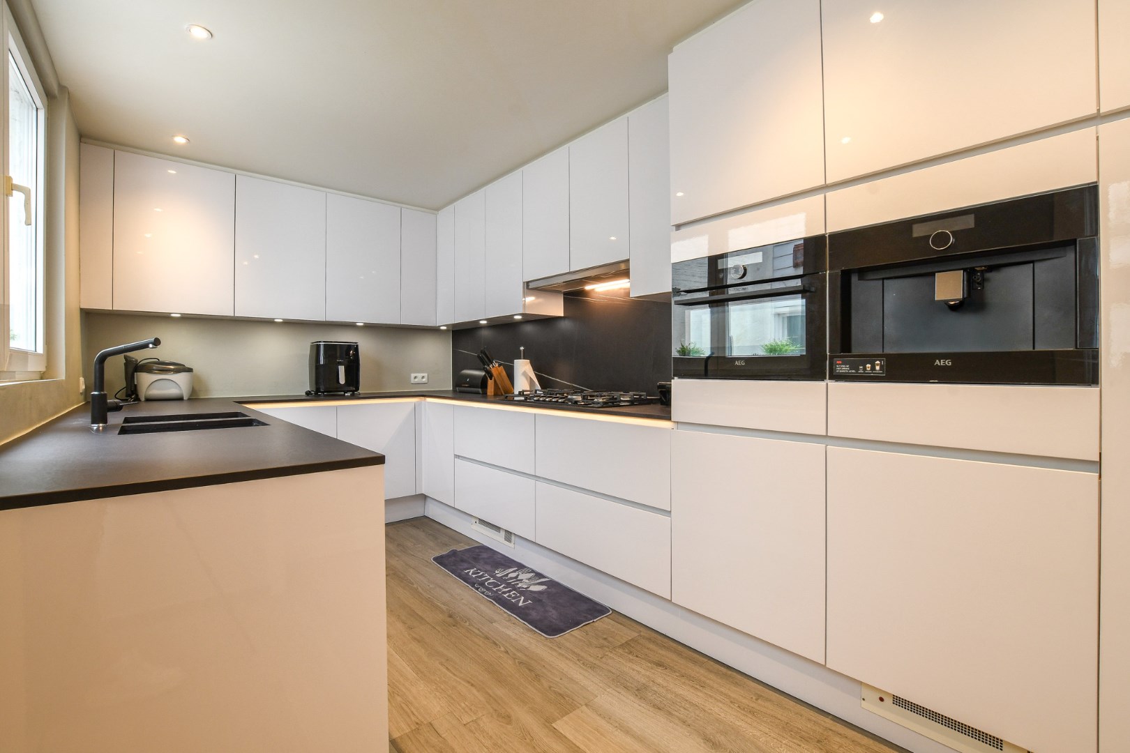 House for sale in Blankenberge with 5 bedrooms - photo 1