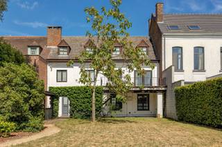 Ontdek deze charmante woning gelegen in het hart van Hulshout. Met een royale bewoonbare oppervlakte, biedt dit pand ruim voldoende plek om wonen...