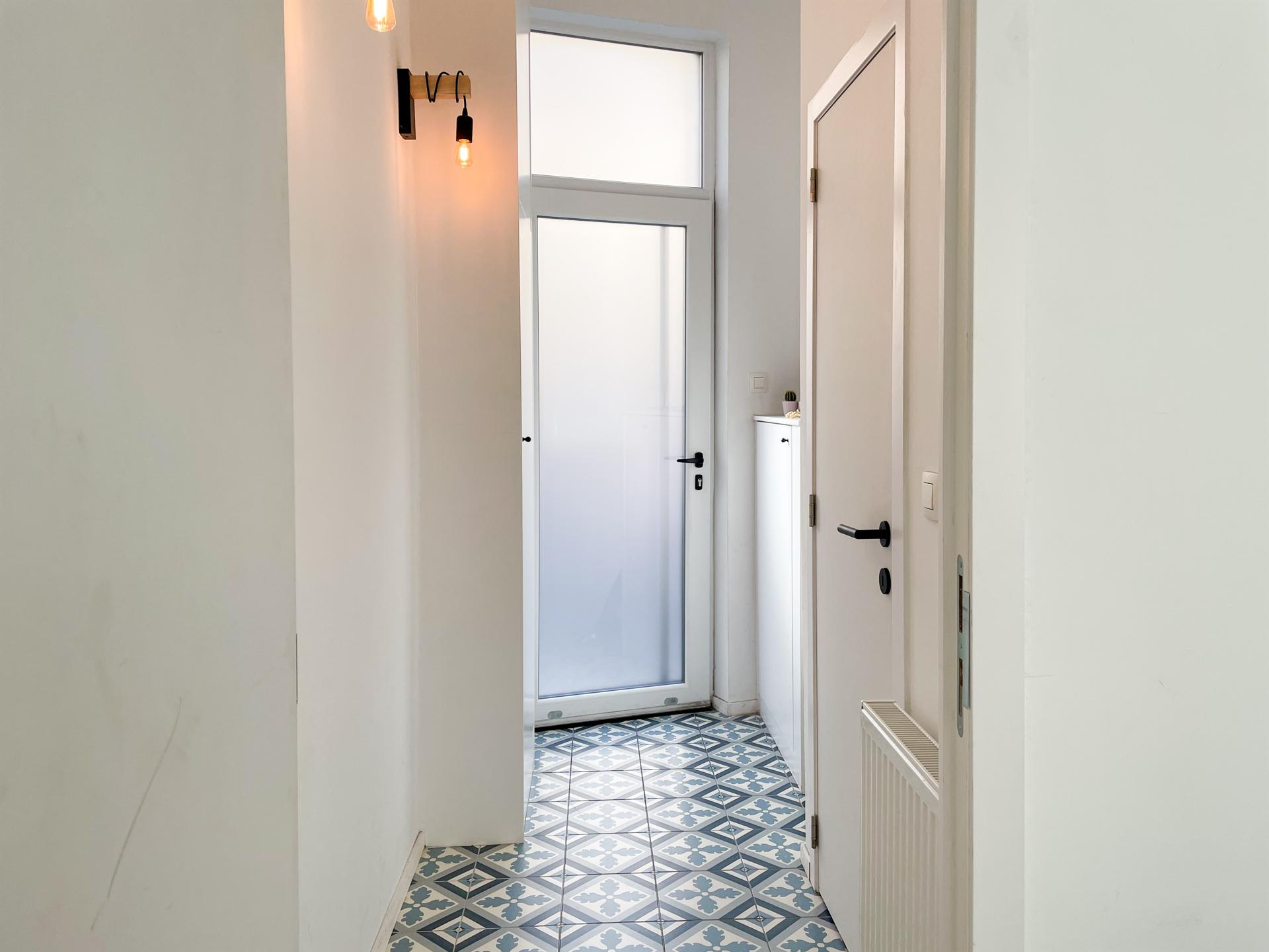 Gerenoveerde woning met zonnige stadstuin &amp; 3 slk! - foto 2