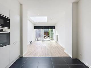 Deze gezellige en instapklare woning beschikt over een gunstig energieprestatiecertificaat, werd volledig gerenoveerd in 2017 en is ideaal...
