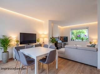 Op zoek naar een rustig gelegen woning met GARAGE en UITWEG nabij alle faciliteiten in het vlakbij het centrum van Avelgem?TROEVEN:- Dak werd...