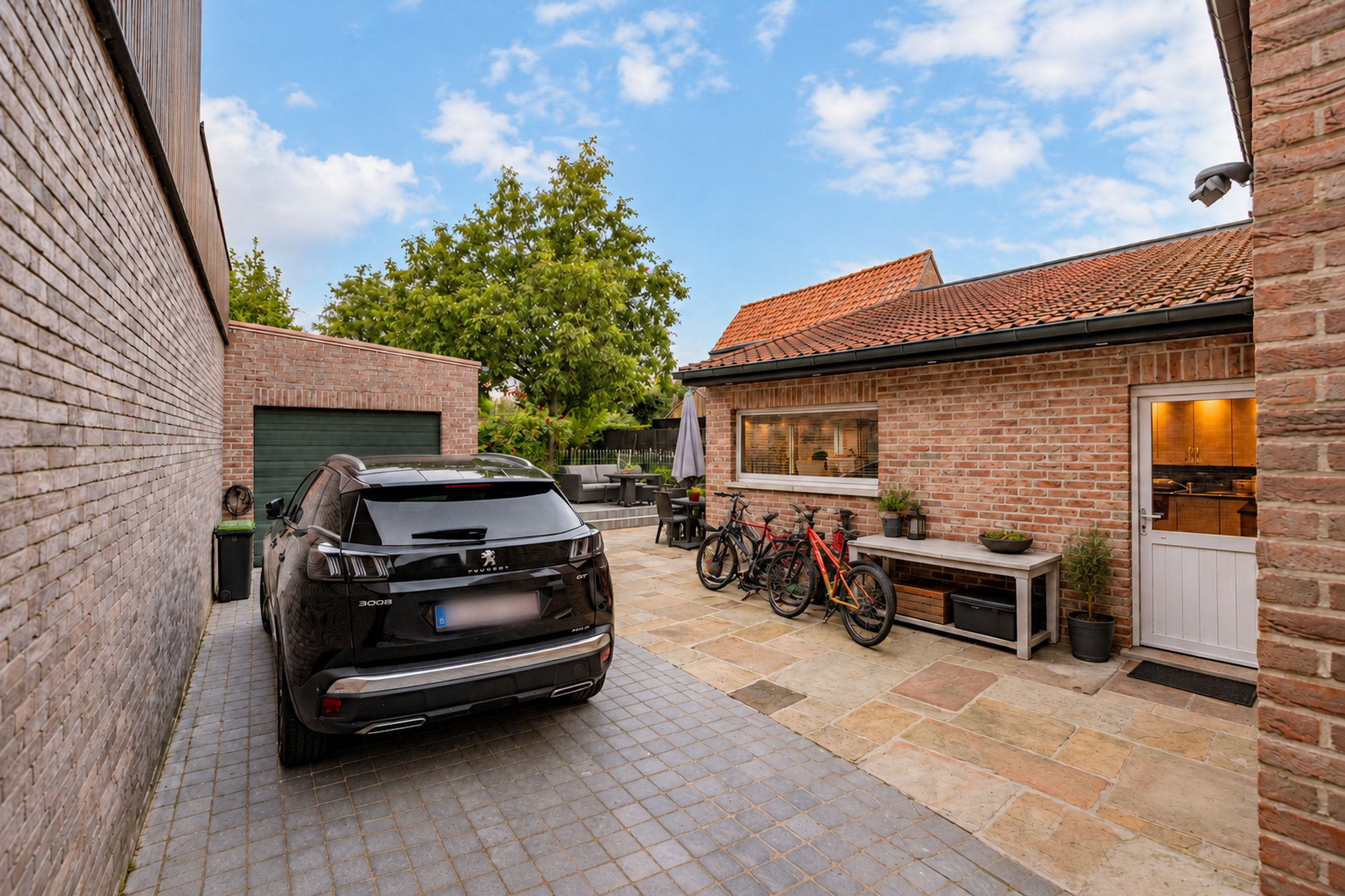 Ruime woning met 4 slaapkamers, garage en tuin in Roeselare - foto 5