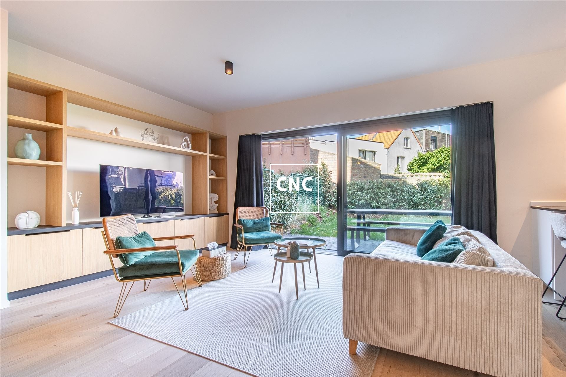 Stylish apartment with large garden in central location - photo 1