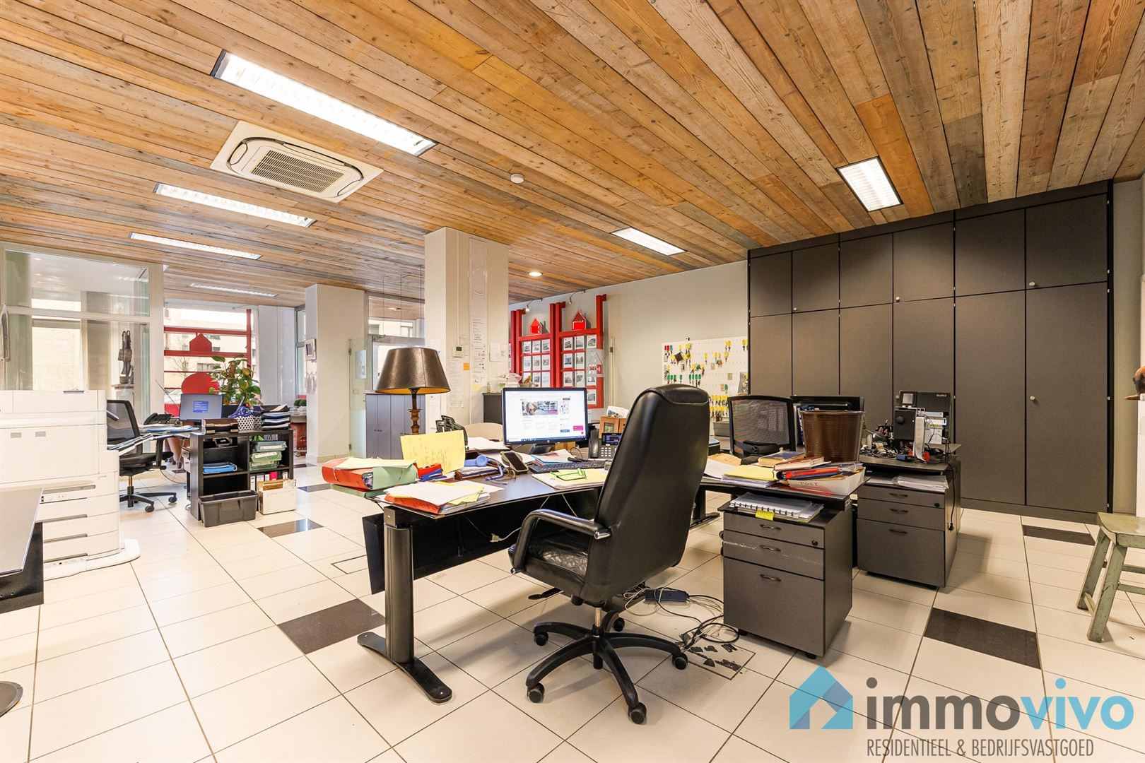 Handelsgelijkvloers 255 m² + kelder 120 m² - foto 1